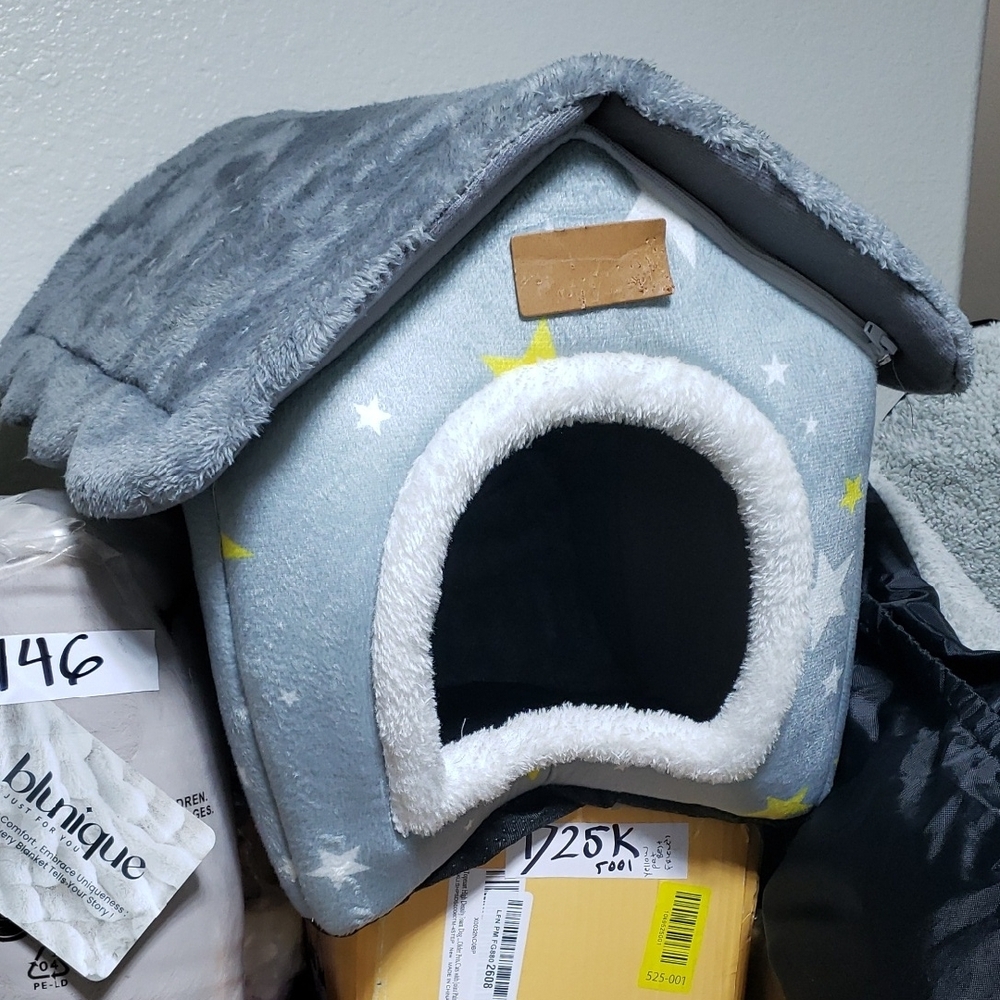 Plush Star-Print Pet House - Light Blue & Gray